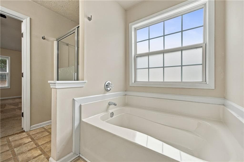 4 bedroom, 2 bathroom, 1,822 sq ft single family residence under contract at 6010 Ambercrest Court, Buford, GA 30518 — photo 8
