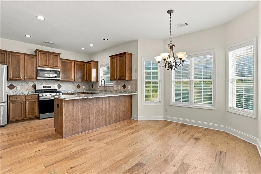4 bedroom, 3 bathroom, 2,930 sq ft single family residence for sale at 9065 Blue Willow Court, Gainesville, GA 30506 — photo 9