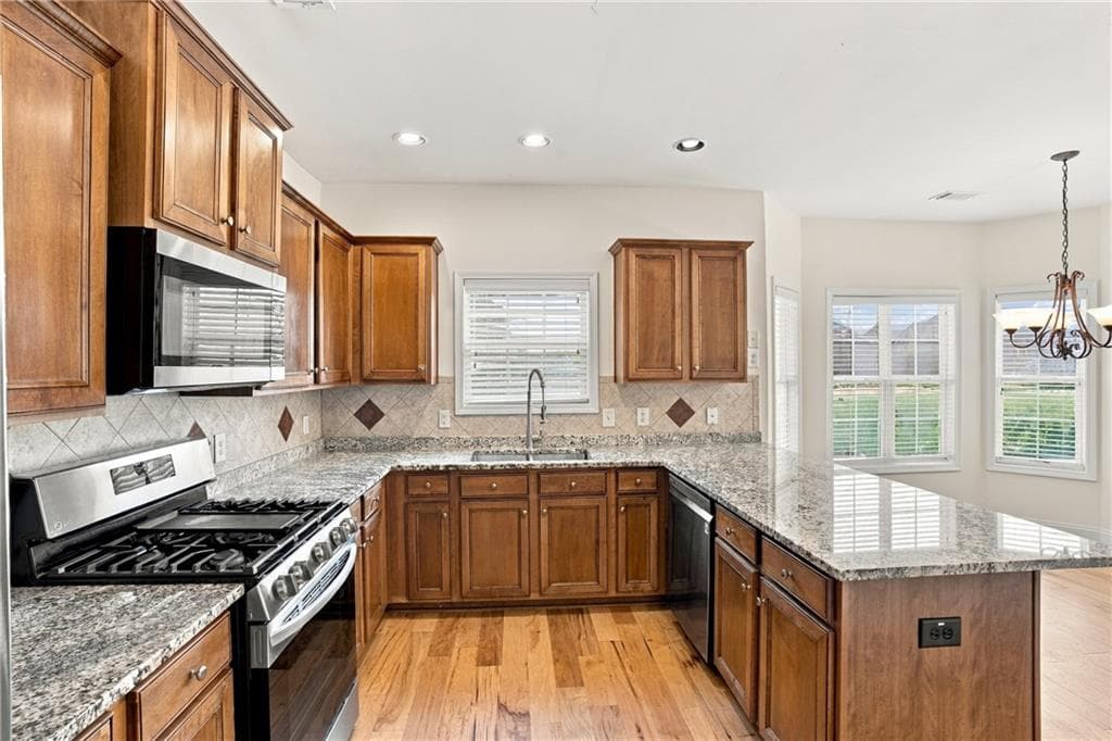 4 bedroom, 3 bathroom, 2,930 sq ft single family residence for sale at 9065 Blue Willow Court, Gainesville, GA 30506 — photo 10
