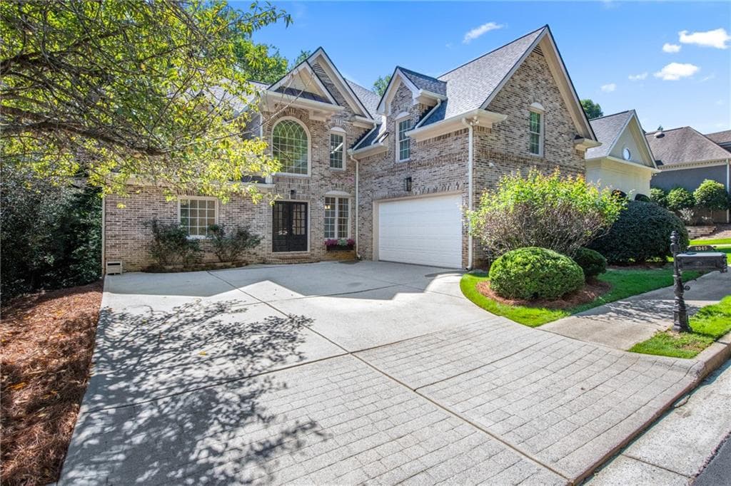 5 bedroom, 5 bathroom, 3,632 sq ft single family residence for sale at 2045 River Falls Drive, Roswell, GA 30076 — photo 3