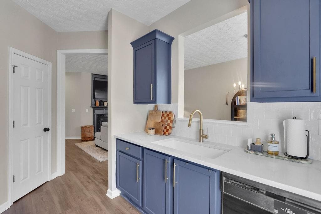 3 bedroom, 3 bathroom, 1,548 sq ft townhouse under contract at 6608 Splashwater Drive, Flowery Branch, GA 30542 — photo 2