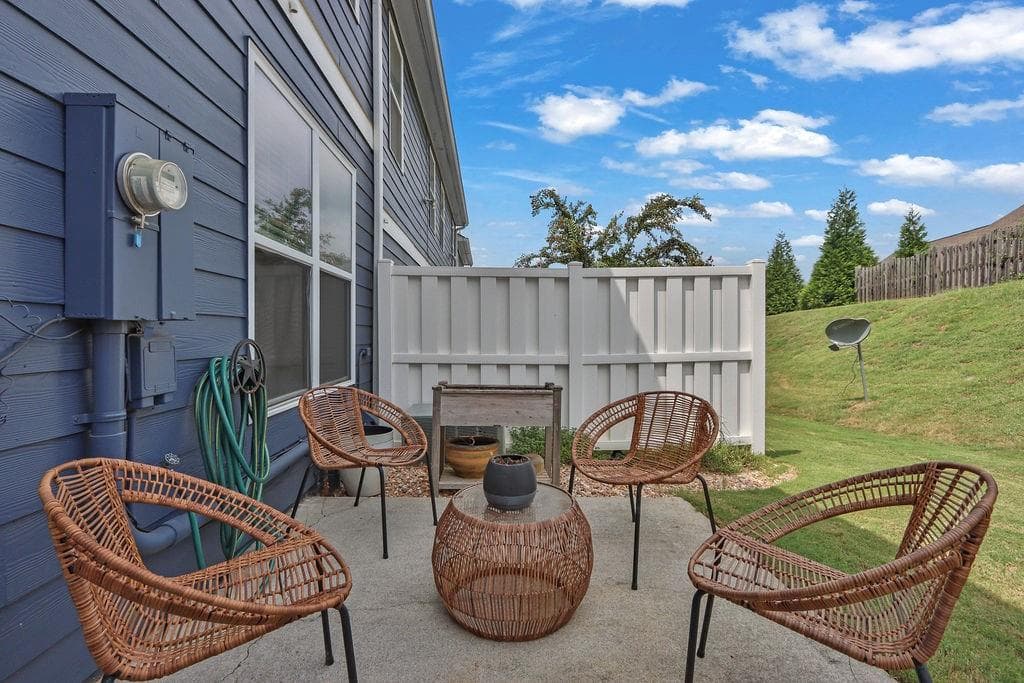 3 bedroom, 3 bathroom, 1,548 sq ft townhouse under contract at 6608 Splashwater Drive, Flowery Branch, GA 30542 — photo 5