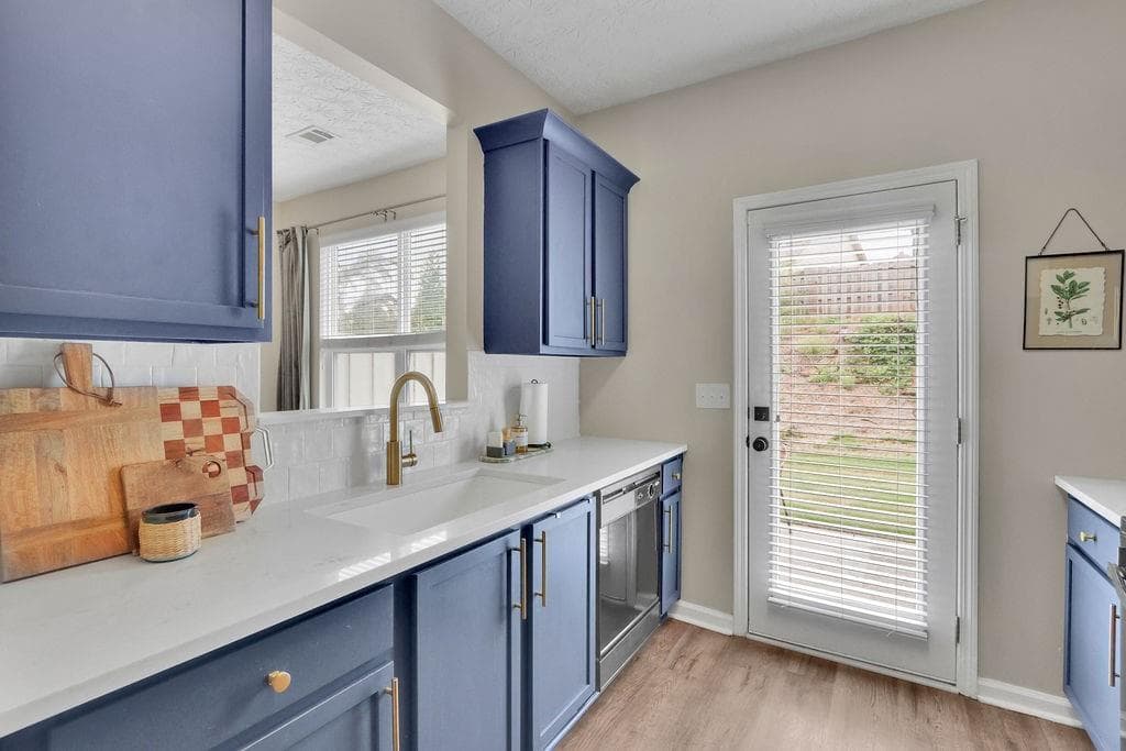 3 bedroom, 3 bathroom, 1,548 sq ft townhouse under contract at 6608 Splashwater Drive, Flowery Branch, GA 30542 — photo 6