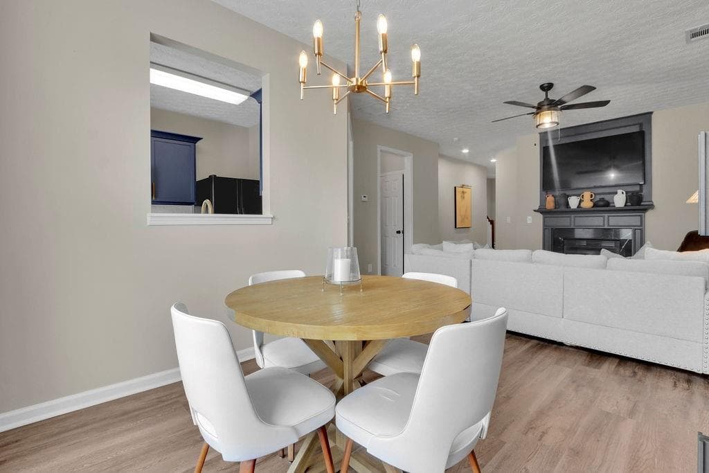3 bedroom, 3 bathroom, 1,548 sq ft townhouse under contract at 6608 Splashwater Drive, Flowery Branch, GA 30542 — photo 7
