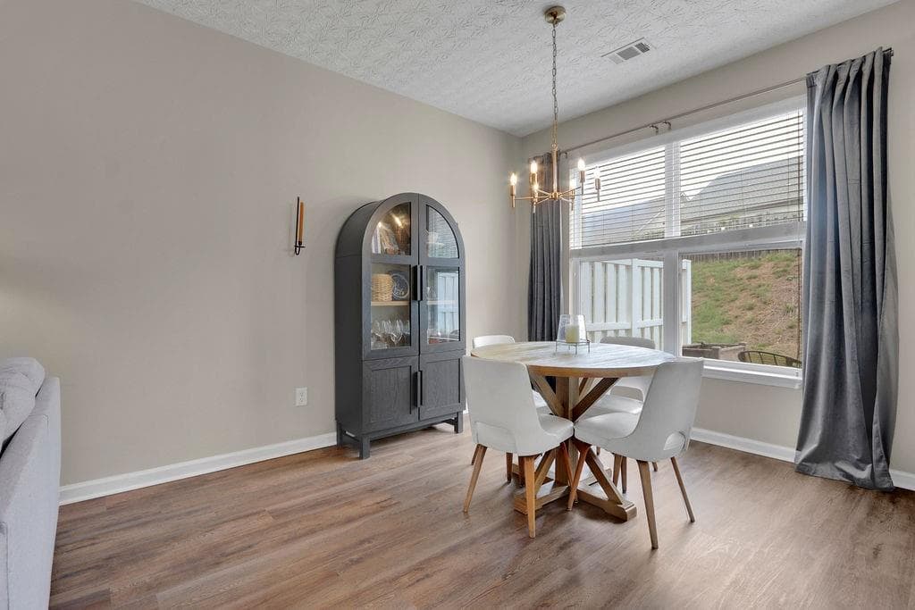 3 bedroom, 3 bathroom, 1,548 sq ft townhouse under contract at 6608 Splashwater Drive, Flowery Branch, GA 30542 — photo 8