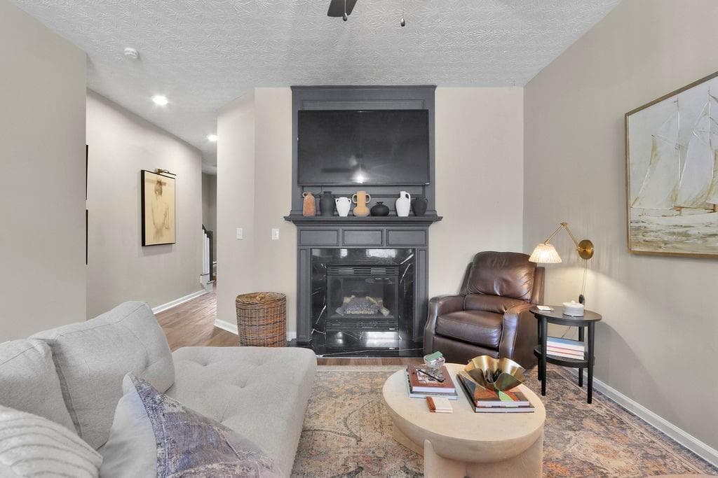 3 bedroom, 3 bathroom, 1,548 sq ft townhouse under contract at 6608 Splashwater Drive, Flowery Branch, GA 30542 — photo 9