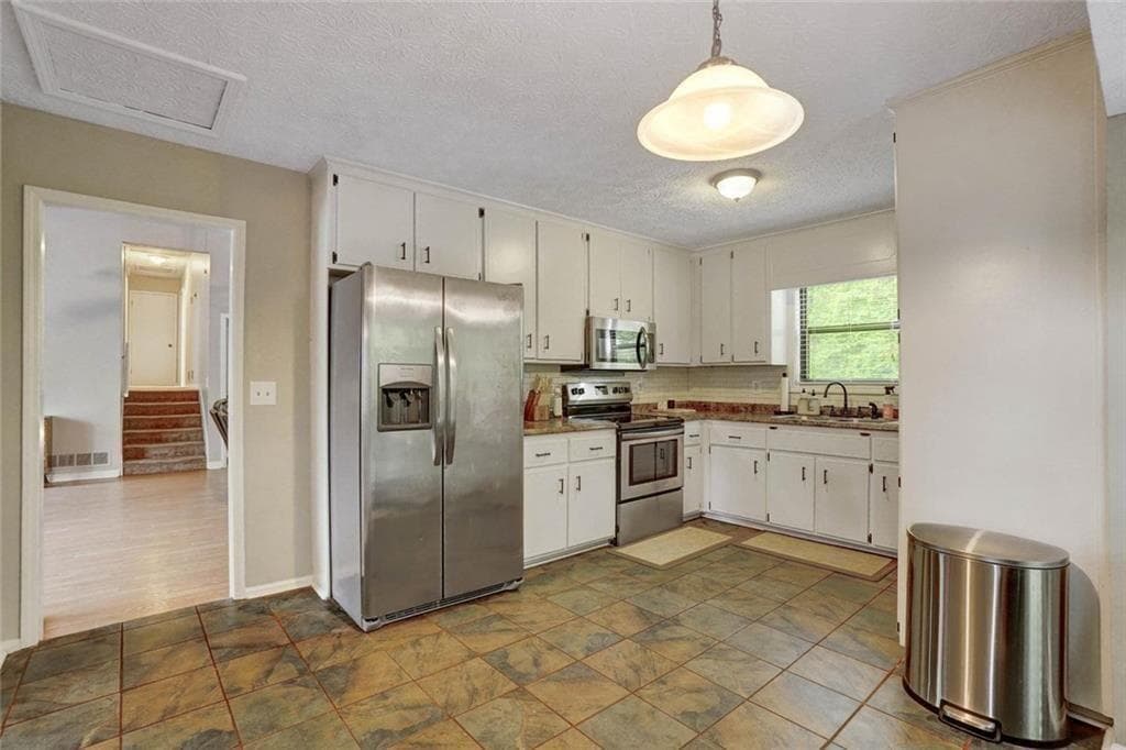 4 bedroom, 3 bathroom, 2,484 sq ft single family residence for sale at 4831 Highpoint Drive, Marietta, GA 30066 — photo 5