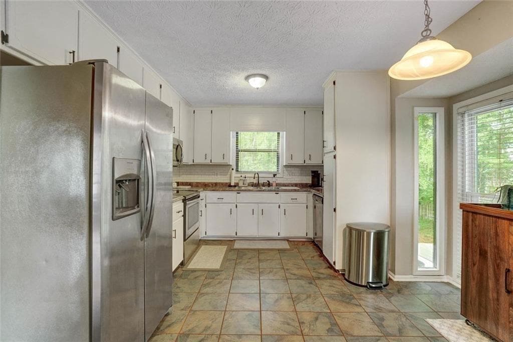 4 bedroom, 3 bathroom, 2,484 sq ft single family residence for sale at 4831 Highpoint Drive, Marietta, GA 30066 — photo 6