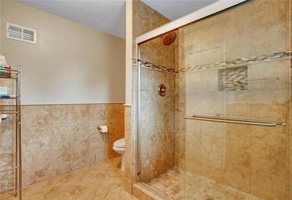 4 bedroom, 3 bathroom, 2,484 sq ft single family residence for sale at 4831 Highpoint Drive, Marietta, GA 30066 — photo 9