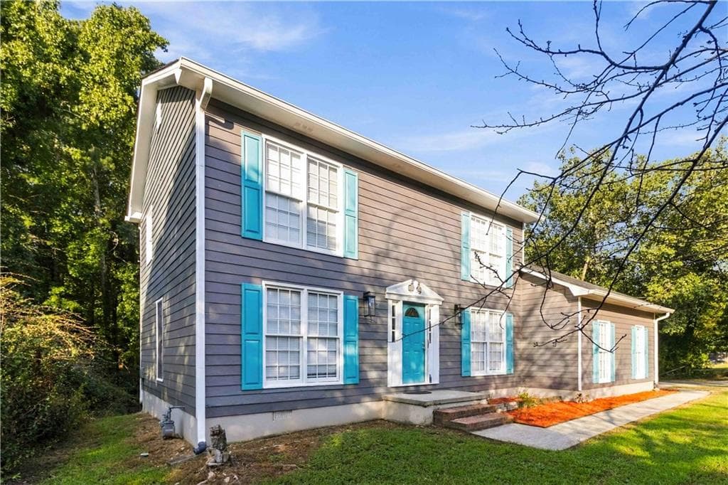 3 bedroom, 3 bathroom, 1,756 sq ft single family residence for sale at 2045 Maier Court, Snellville, GA 30078 — photo 3