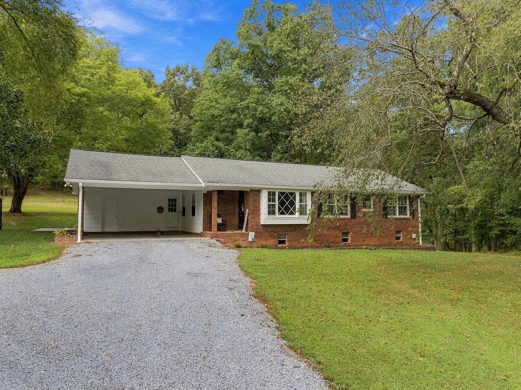 3 bedroom, 2 bathroom, 1,397 sq ft single family residence for sale at 1634 Little Texas Valley Road, Rome, GA 30165 — photo 2