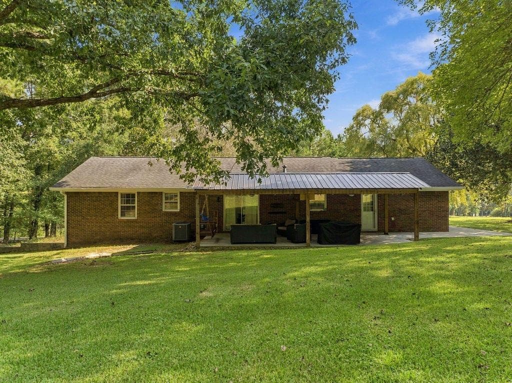 3 bedroom, 2 bathroom, 1,397 sq ft single family residence for sale at 1634 Little Texas Valley Road, Rome, GA 30165 — photo 6