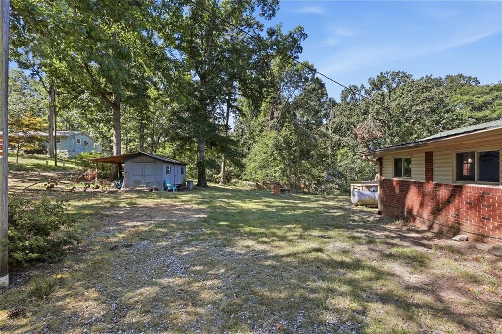 3 bedroom, 1 bathroom, 1,807 sq ft single family residence for sale at 106 Goss Road, Clarkesville, GA 30523 — photo 7