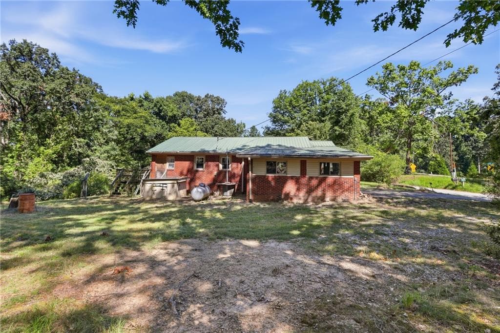 3 bedroom, 1 bathroom, 1,807 sq ft single family residence for sale at 106 Goss Road, Clarkesville, GA 30523 — photo 9