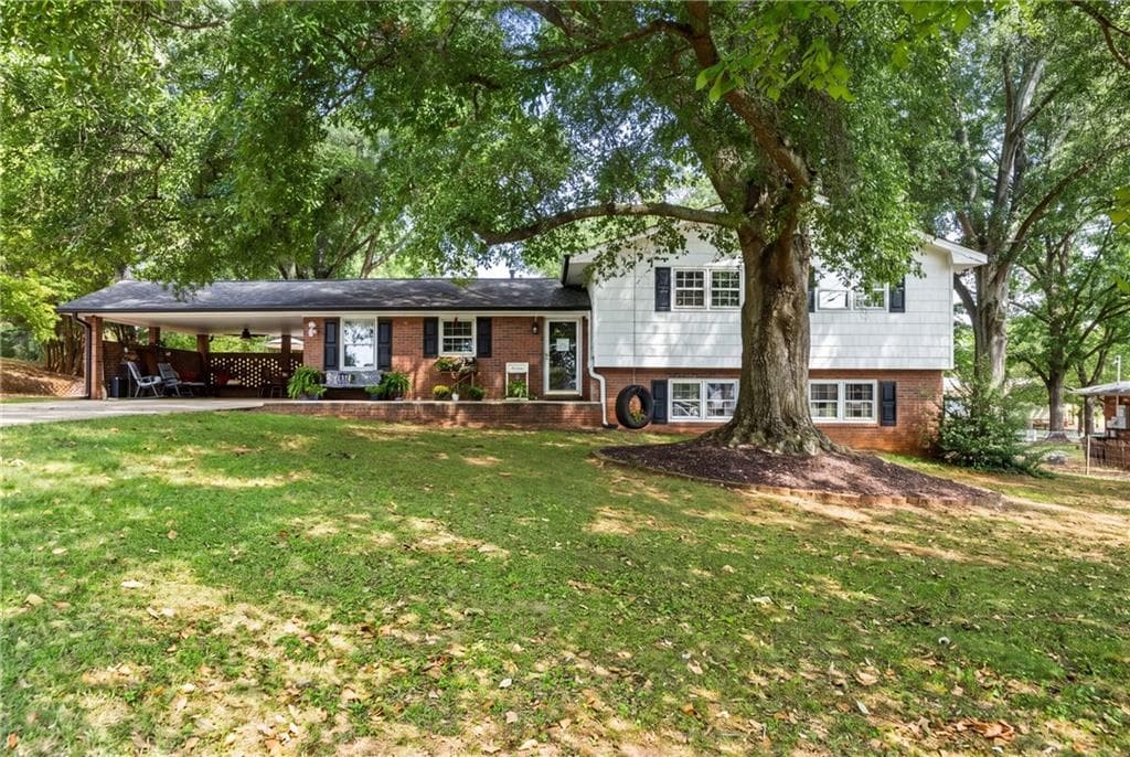 5 bedroom, 2 bathroom, 2,100 sq ft home for sale at 20 Oakdale Drive, Cartersville, GA
