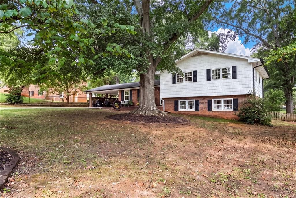 5 bedroom, 2 bathroom, 2,100 sq ft single family residence for sale at 20 Oakdale Drive, Cartersville, GA 30120 — photo 2