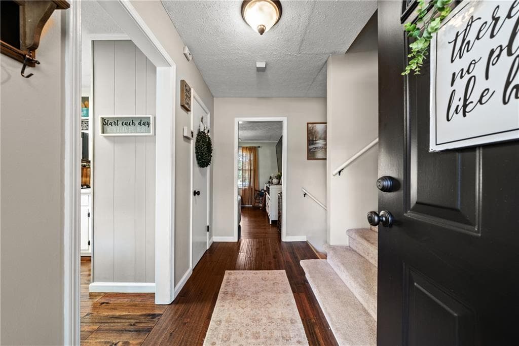 5 bedroom, 2 bathroom, 2,100 sq ft single family residence for sale at 20 Oakdale Drive, Cartersville, GA 30120 — photo 5