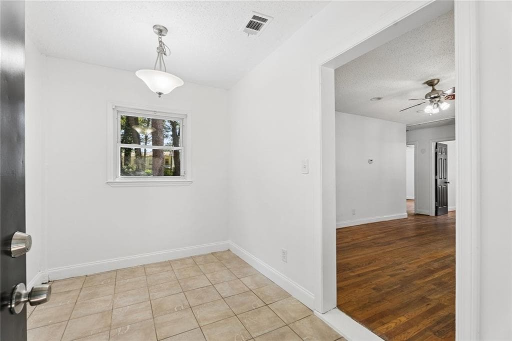 2 bedroom, 1 bathroom, 912 sq ft single family residence for sale at 1790 Elaine Drive, Decatur, GA 30035 — photo 4