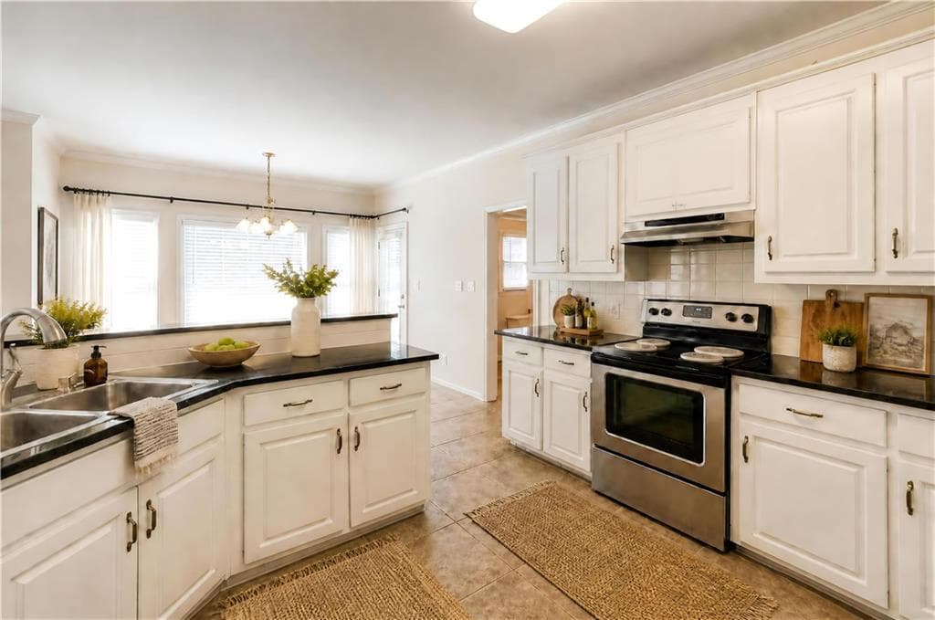 4 bedroom, 3 bathroom, 2,748 sq ft single family residence for sale at 4102 Trotters Way Drive, Snellville, GA 30039 — photo 8