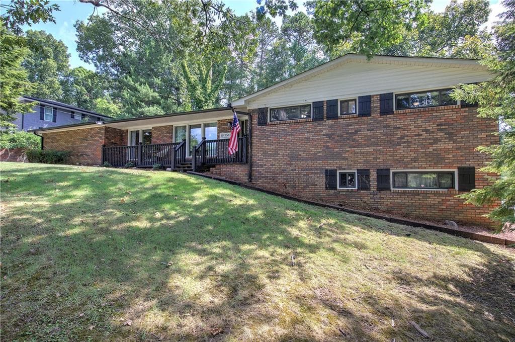 4 bedroom, 2 bathroom, 2,471 sq ft single family residence for sale at 1717 Rio Vista Drive, Dalton, GA 30720 — photo 2