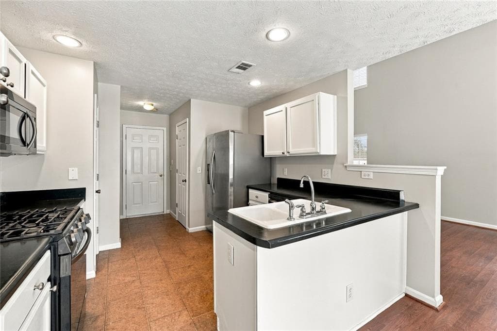 3 bedroom, 3 bathroom, 1,377 sq ft single family residence for sale at 2115 Calumet Crossing, Cumming, GA 30041 — photo 10