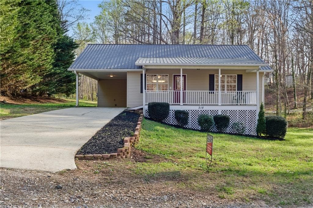2 bedroom, 2 bathroom, 1,272 sq ft single family residence for sale at 218 Eden Woods, Clarkesville, GA 30523