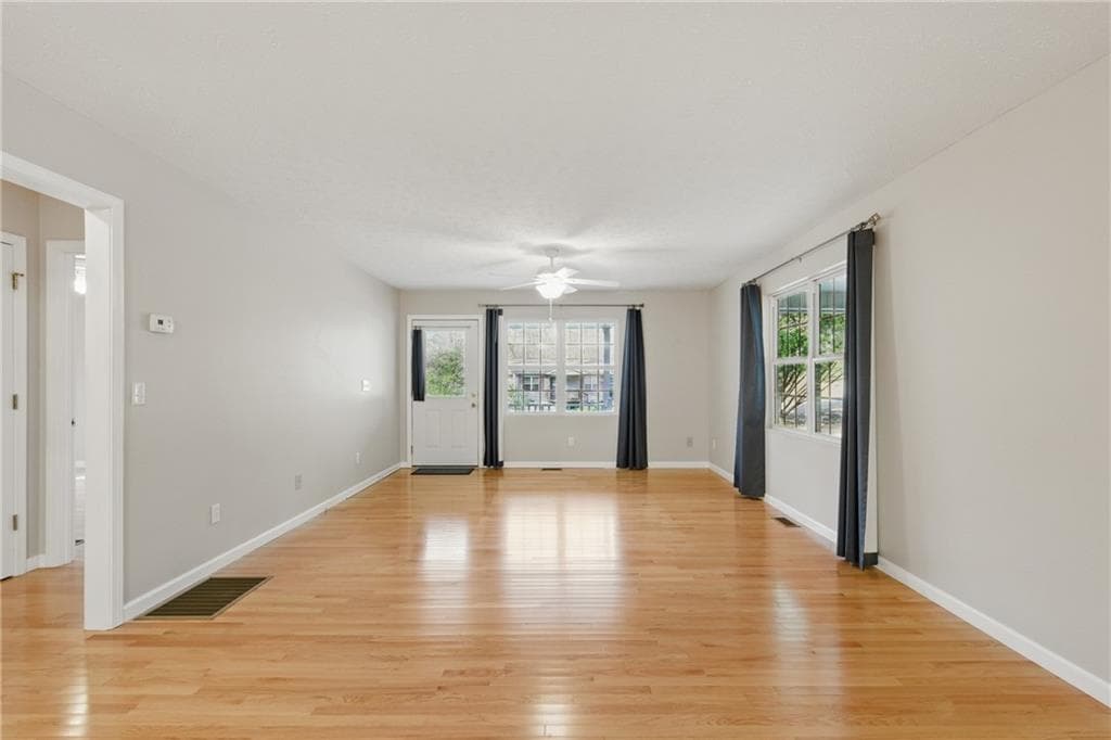 2 bedroom, 2 bathroom, 1,272 sq ft single family residence for sale at 218 Eden Woods, Clarkesville, GA 30523 — photo 4