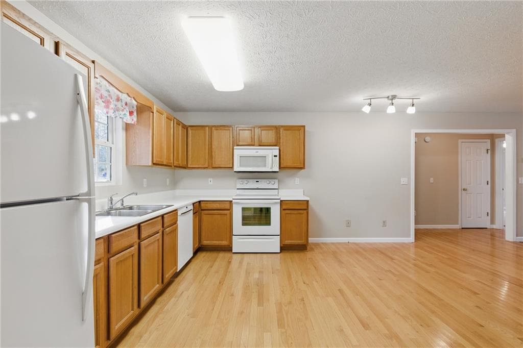 2 bedroom, 2 bathroom, 1,272 sq ft single family residence for sale at 218 Eden Woods, Clarkesville, GA 30523 — photo 6
