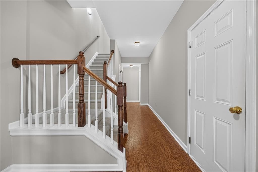 3 bedroom, 4 bathroom, 1,496 sq ft townhouse for sale at 3614 Utoy Drive, Atlanta, GA 30331 — photo 2