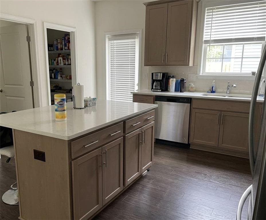 4 bedroom, 4 bathroom, 1,344 sq ft townhouse for sale at 870 Society Circle, Atlanta, GA 30331 — photo 2
