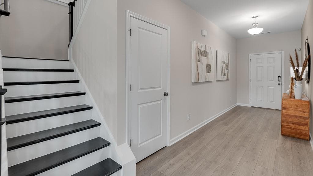 5 bedroom, 4 bathroom, 3,188 sq ft single family residence for sale at 8525 Stratford Oaks Avenue, Ball Ground, GA 30107 — photo 4
