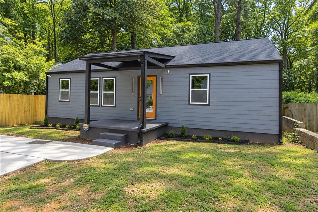 3 bedroom, 2 bathroom, 1,200 sq ft single family residence under contract at 1254 Campbellton Road, Atlanta, GA 30310 — photo 2