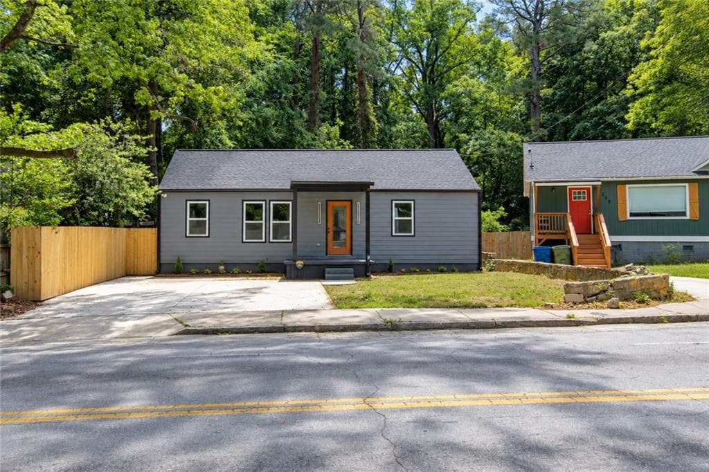 3 bedroom, 2 bathroom, 1,200 sq ft single family residence under contract at 1254 Campbellton Road, Atlanta, GA 30310 — photo 3