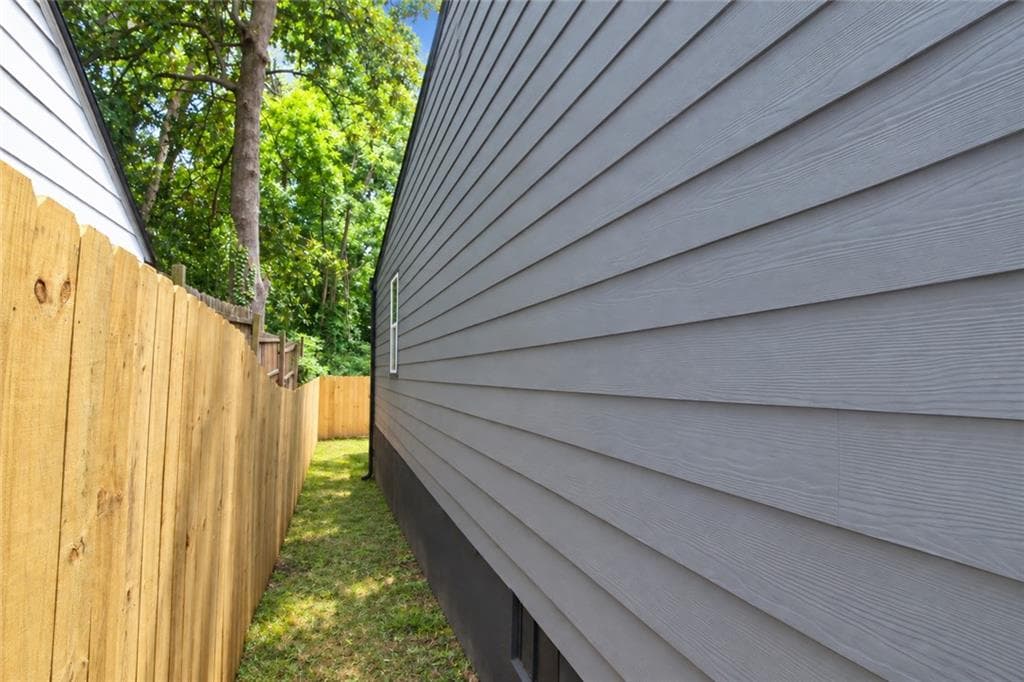 3 bedroom, 2 bathroom, 1,200 sq ft single family residence under contract at 1254 Campbellton Road, Atlanta, GA 30310 — photo 5