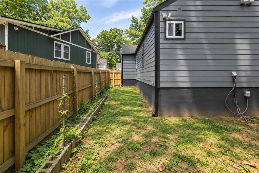 3 bedroom, 2 bathroom, 1,200 sq ft single family residence under contract at 1254 Campbellton Road, Atlanta, GA 30310 — photo 10