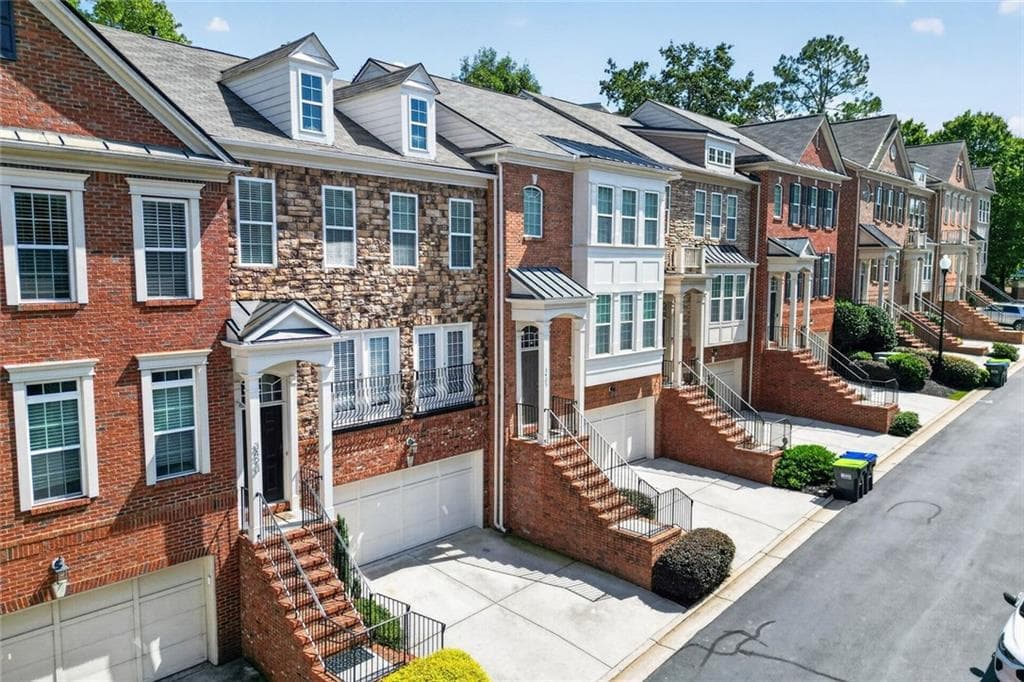 3 bedroom, 4 bathroom, 2,328 sq ft townhouse for rent at 3423 Triview Square, Atlanta, GA 30339 for $3,250 a month — photo 2