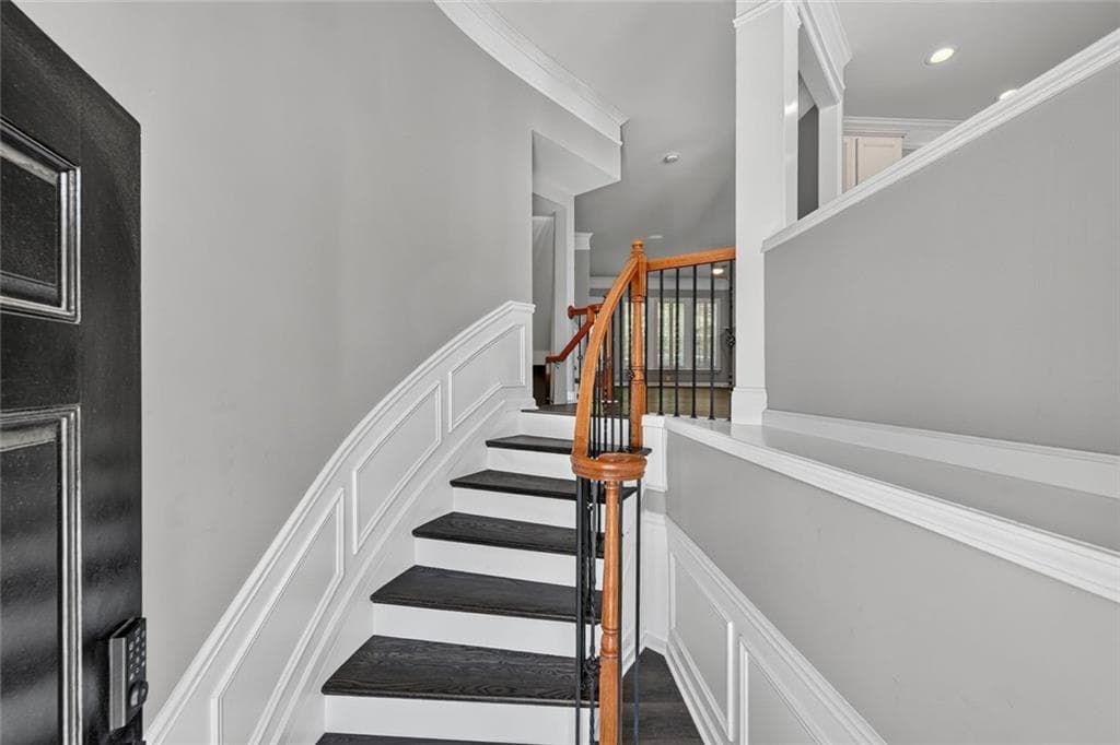 3 bedroom, 4 bathroom, 2,328 sq ft townhouse for rent at 3423 Triview Square, Atlanta, GA 30339 for $3,250 a month — photo 6
