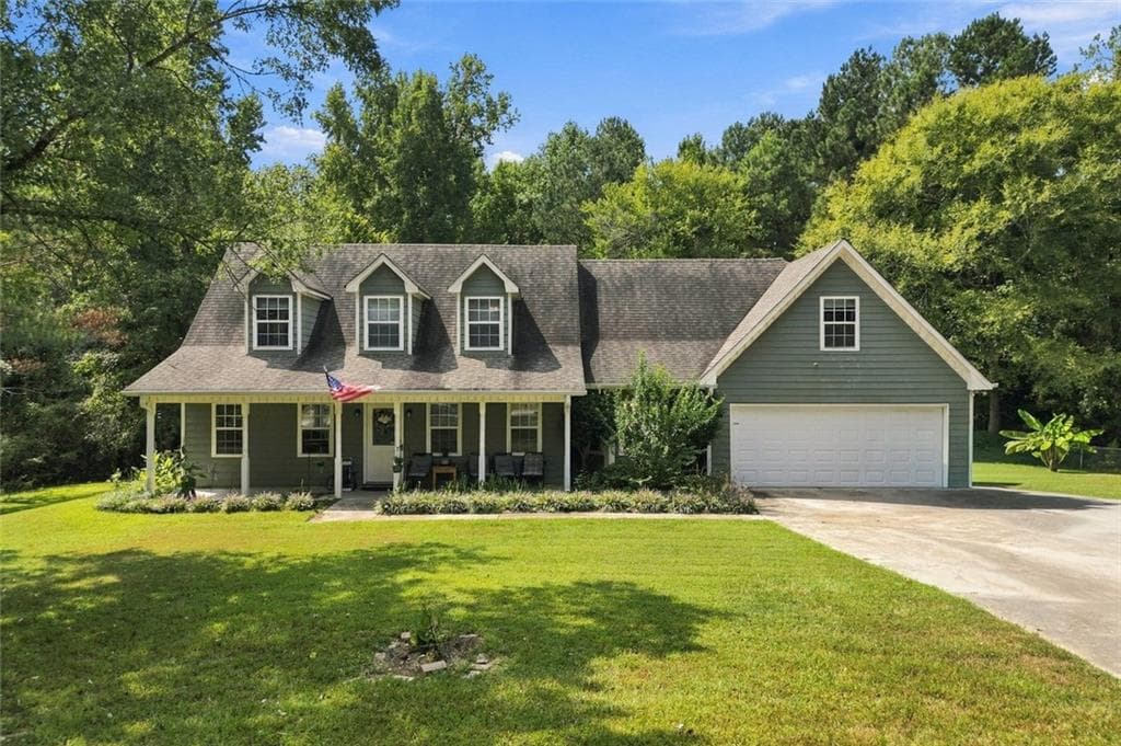 3 bedroom, 3 bathroom, 2,063 sq ft home for sale at 3343 Pommel Court, Loganville, GA