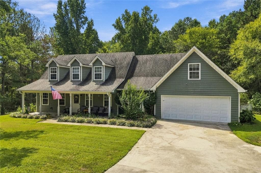 3 bedroom, 3 bathroom, 2,063 sq ft single family residence for sale at 3343 Pommel Court, Loganville, GA 30052 — photo 2