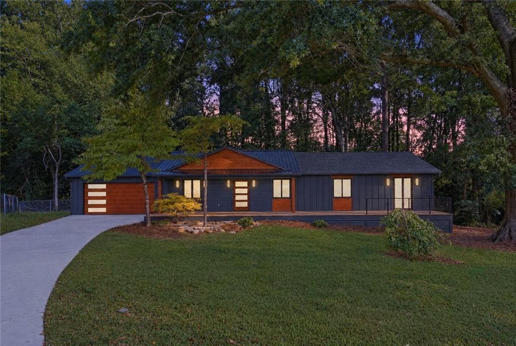 4 bedroom, 2 bathroom, 1,850 sq ft single family residence for sale at 190 Crestwood Court, Alpharetta, GA 30009