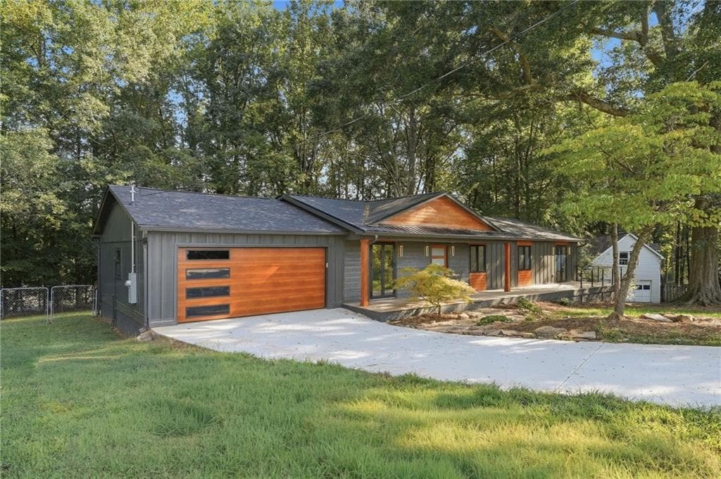4 bedroom, 2 bathroom, 1,850 sq ft single family residence for sale at 190 Crestwood Court, Alpharetta, GA 30009 — photo 8