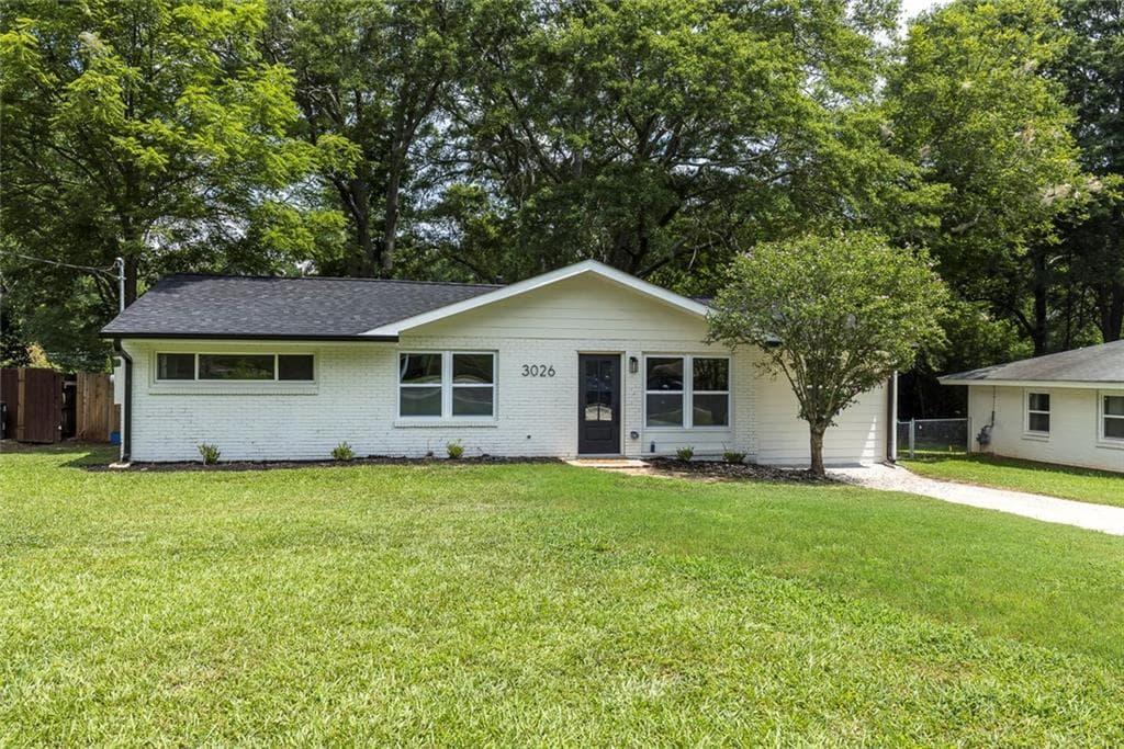 3 bedroom, 2 bathroom, 1,200 sq ft single family residence under contract at 3026 Brook Drive, Decatur, GA 30033 — photo 3
