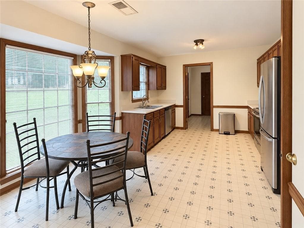 3 bedroom, 3 bathroom, 2,064 sq ft single family residence for sale at 166 Knollwood Drive, Marietta, GA 30064 — photo 3