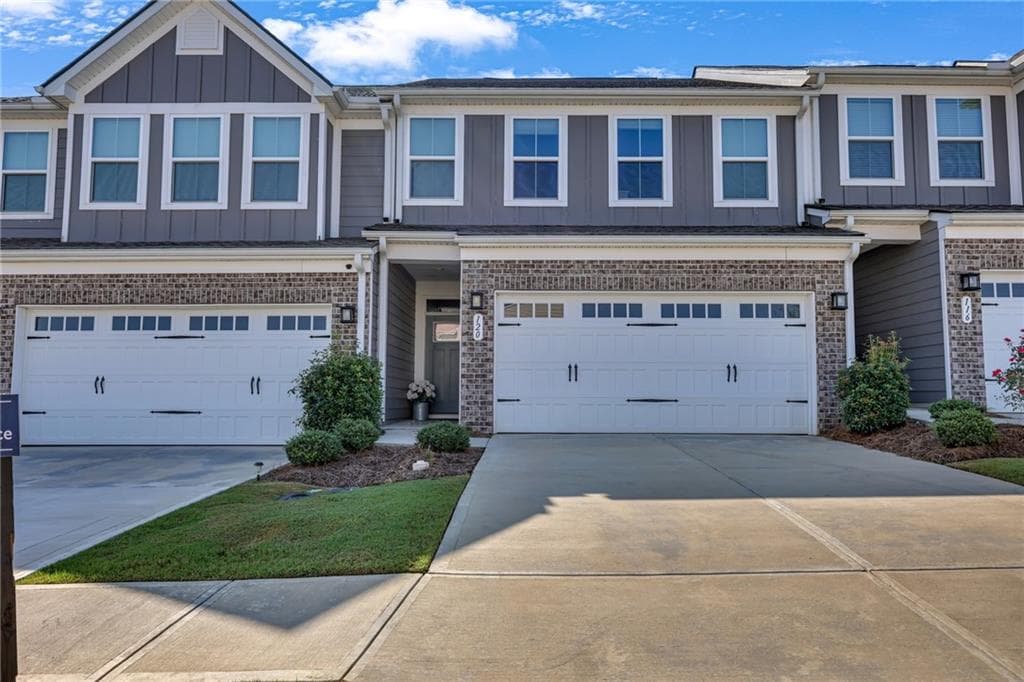 3 bedroom, 3 bathroom, 1,970 sq ft townhouse for sale at 120 Salt Lake Lane, Hoschton, GA 30548