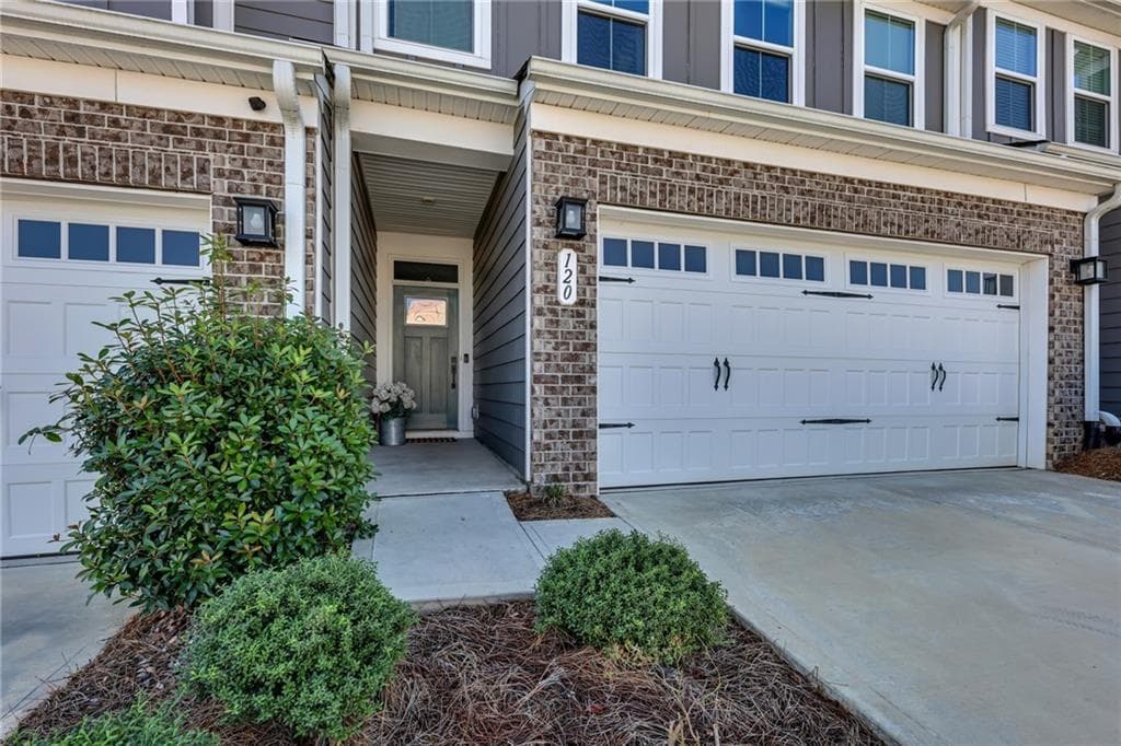 3 bedroom, 3 bathroom, 1,970 sq ft townhouse for sale at 120 Salt Lake Lane, Hoschton, GA 30548 — photo 4