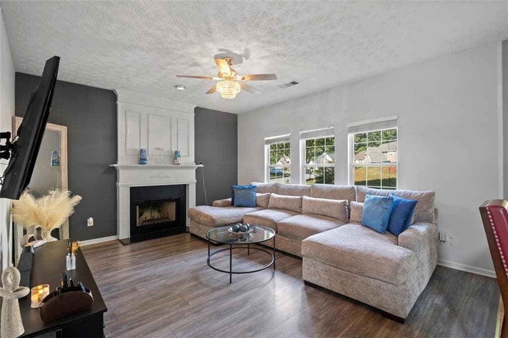 4 bedroom, 3 bathroom, 2,202 sq ft single family residence for sale at 473 Concord Circle, Mcdonough, GA 30253 — photo 4