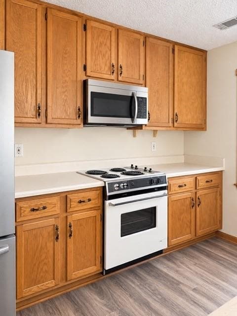 2 bedroom, 2 bathroom, 1,779 sq ft condominium for sale at 7109 Woodridge Lane, Union City, GA 30291 — photo 7