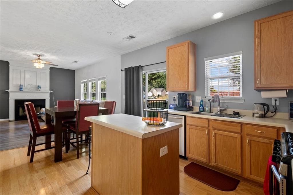 4 bedroom, 3 bathroom, 2,202 sq ft single family residence for sale at 473 Concord Circle, Mcdonough, GA 30253 — photo 3