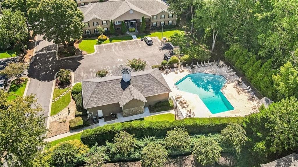 3 bedroom, 3 bathroom, 1,600 sq ft condominium for sale at 1402 Brighton, Sandy Springs, GA 30328 — photo 6