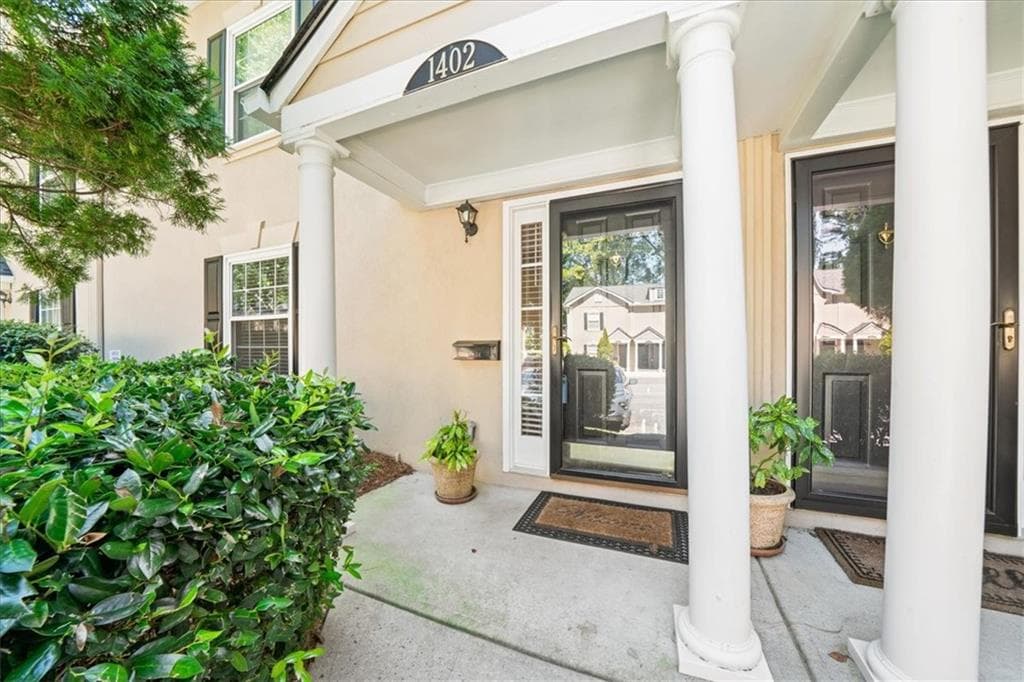 3 bedroom, 3 bathroom, 1,600 sq ft condominium for sale at 1402 Brighton, Sandy Springs, GA 30328 — photo 7